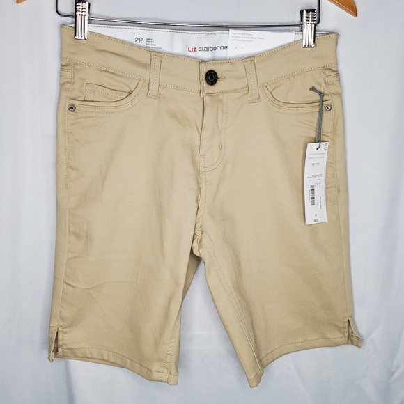 ◇◇ Liz Claiborne The Sara Short in Flax with Flexi-Fit Waist Size 2P - Picture 1 of 8